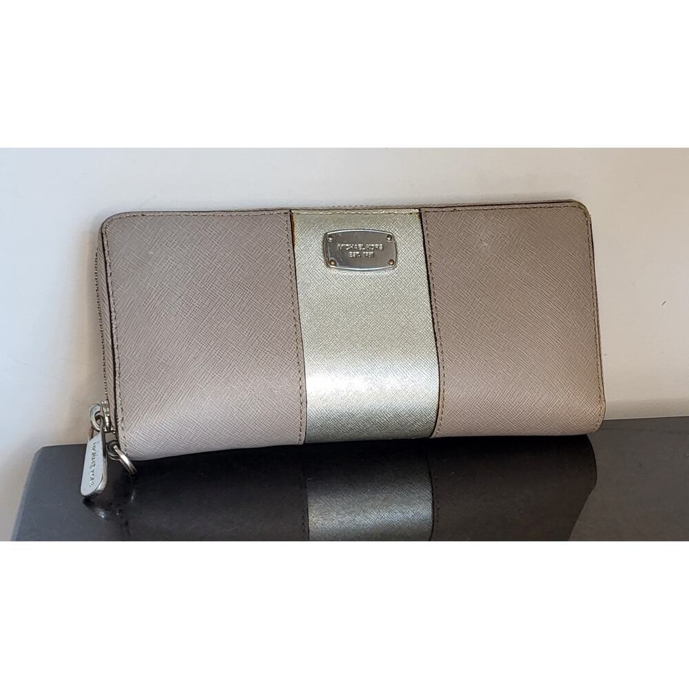 Michael Kors Jet Set Continental Gray & Silver Clutch - Wallet, Large 9 X 4